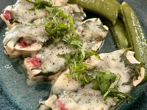 ごはんに合う!鶏むね肉の梅しそチーズ蒸し